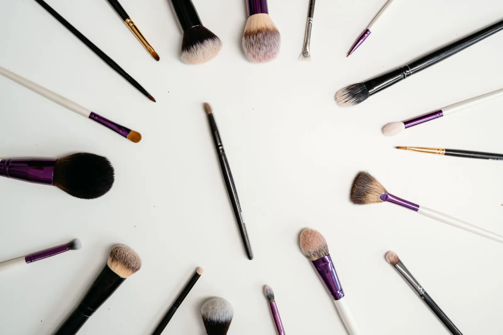 Quel type de brosse à cheveux choisir pour dompter sa crinière ?