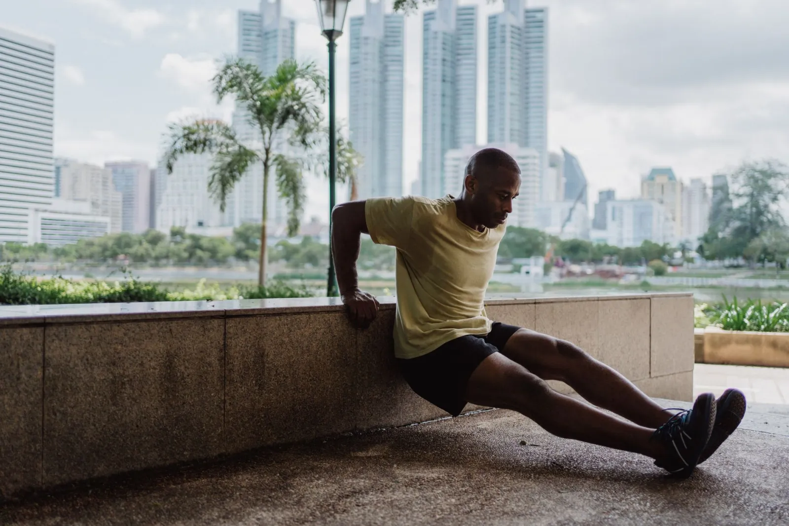 Musculation à domicile : les exercices essentiels sans équipement spécifique