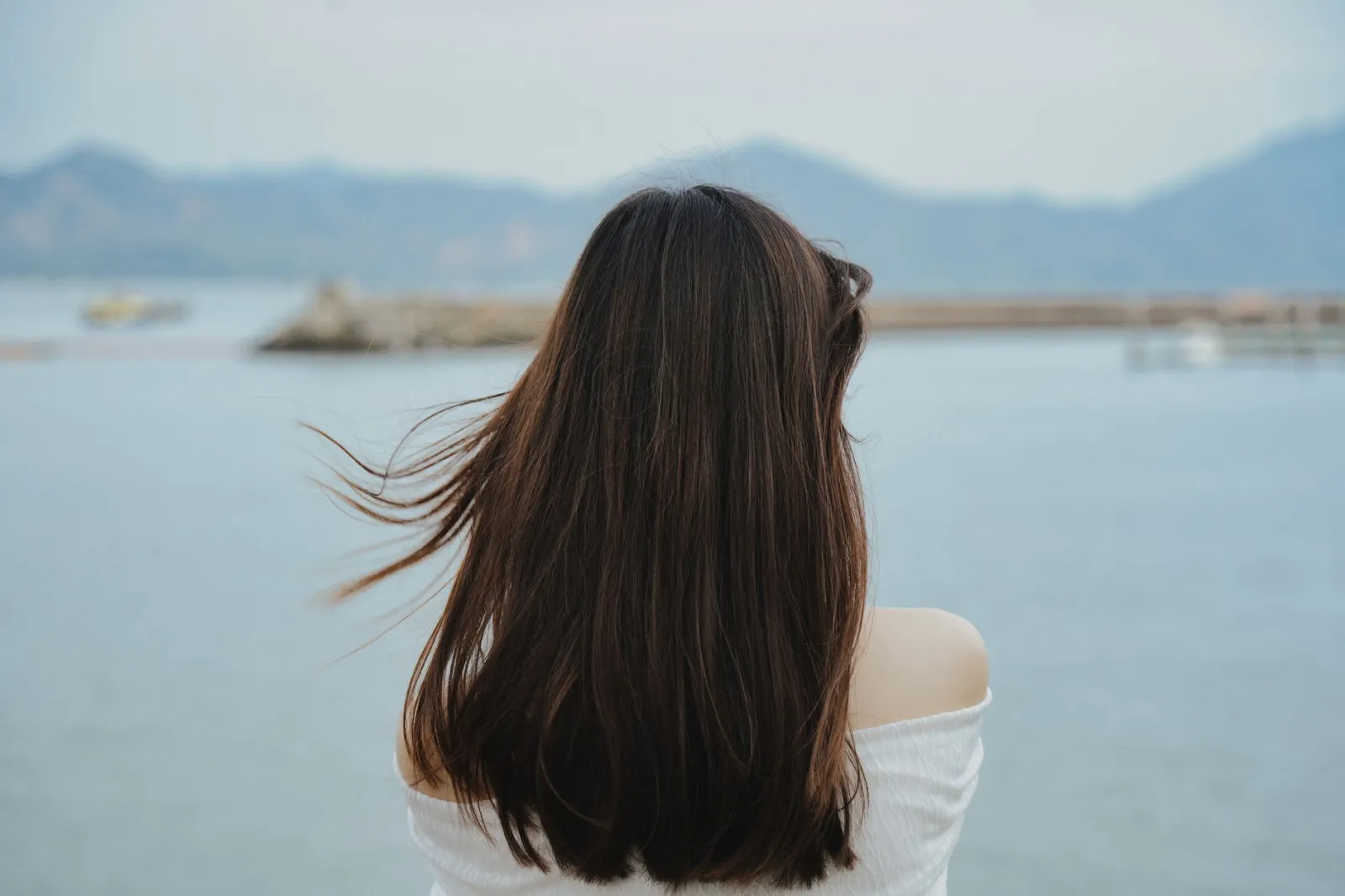 Cheveux : les gestes quotidiens pour une chevelure saine et brillante
